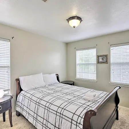 Spacious And Central Katy Retreat 27 Mi To Houston!